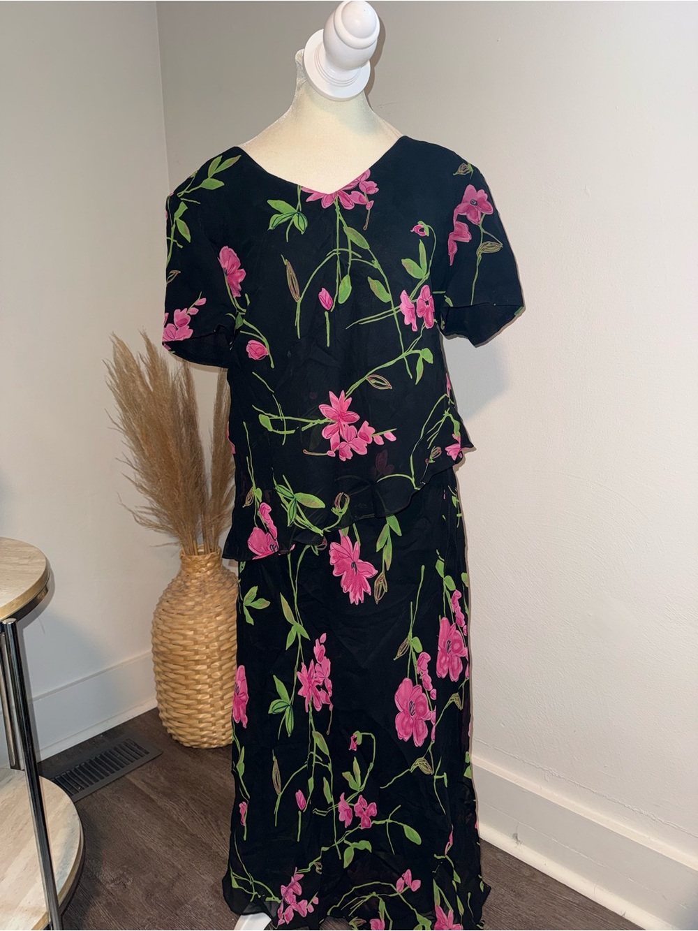 Donna Ricco Black Two Piece Set with Pink Floral Print